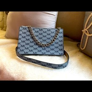 Michael Kors
Signature Pull Chain Belt Bag